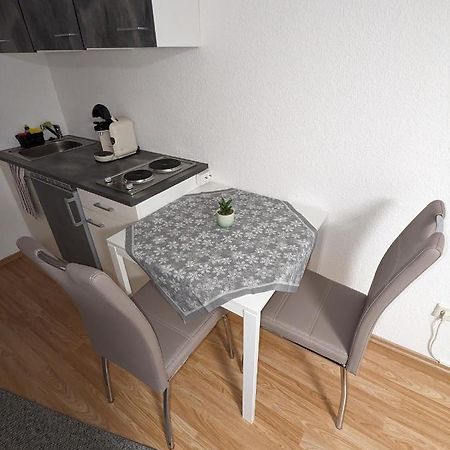 Direkt An Der S-Bahn Gelegenes Gemutliches Souterrain Apartment Mit Privatem Zugang Troisdorf Luaran gambar